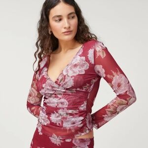 ISO: Top, Skirt, or Dress in size 34 or 36